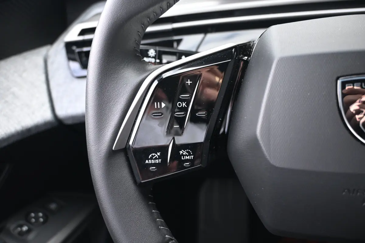 1.2 Hybrid 145 Allure | Navigatie | Achteruitrijcamera | Draadloos Apple Carplay & Android Auto | !!
