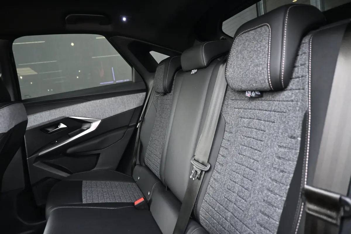 1.2 Hybrid 145 Allure | Navigatie | Achteruitrijcamera | Draadloos Apple Carplay & Android Auto | !!