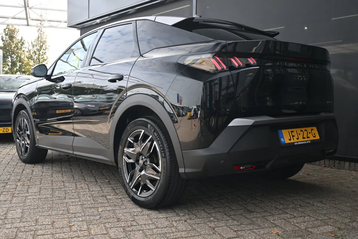 1.2 Hybrid 145 Allure | Navigatie | Achteruitrijcamera | Draadloos Apple Carplay & Android Auto | !!