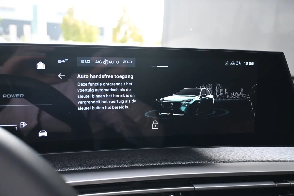 1.2 Hybrid 145 Allure | Navigatie | Achteruitrijcamera | Draadloos Apple Carplay & Android Auto | !!