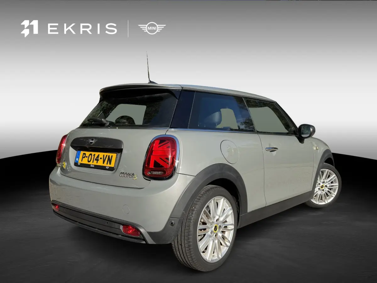 3-deurs | Trim XL | 17" LM Tentacle Spoke | Adaptive LED headlights | Harman Kardon HiFi Sound system | MINI Head-Up Display