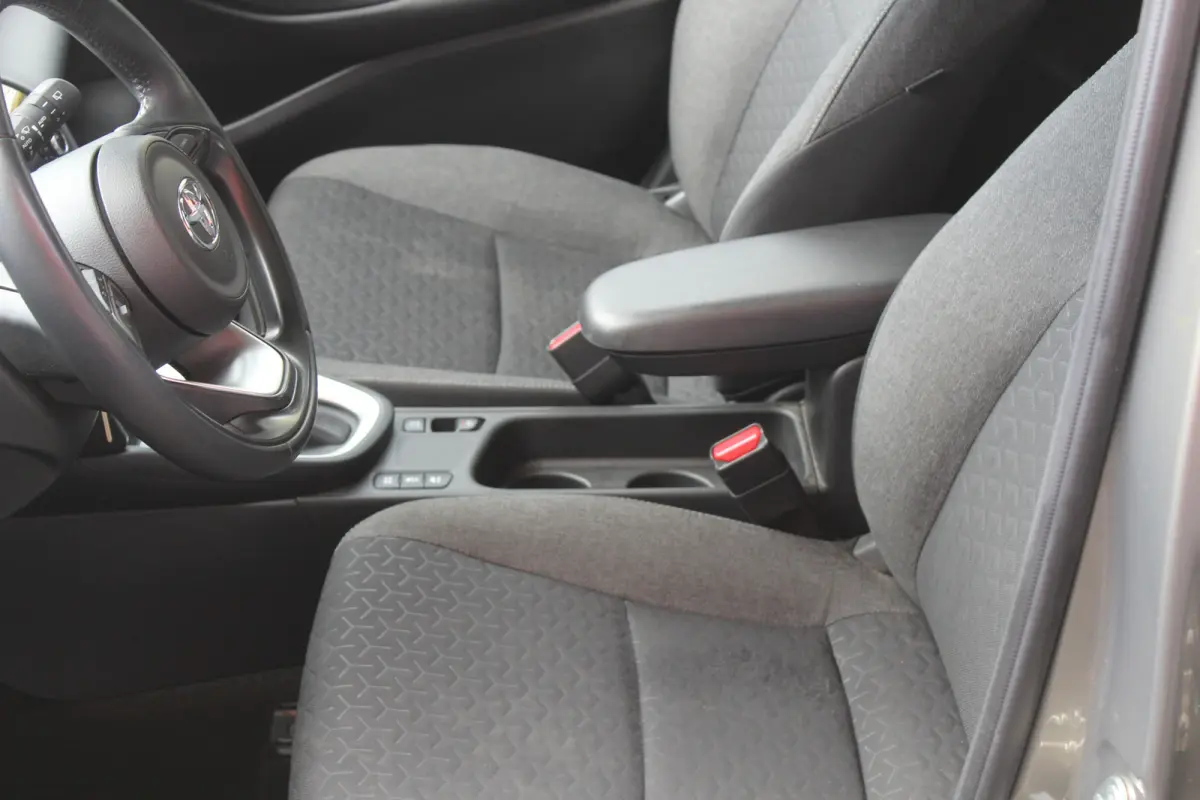 1.5 Hybrid Active Apple carplay/ android auto l Armsteun l Elektrisch inklapbare buitenspiegels l Climate control l Achteruitrijcamera l Verwarmbare spiegel