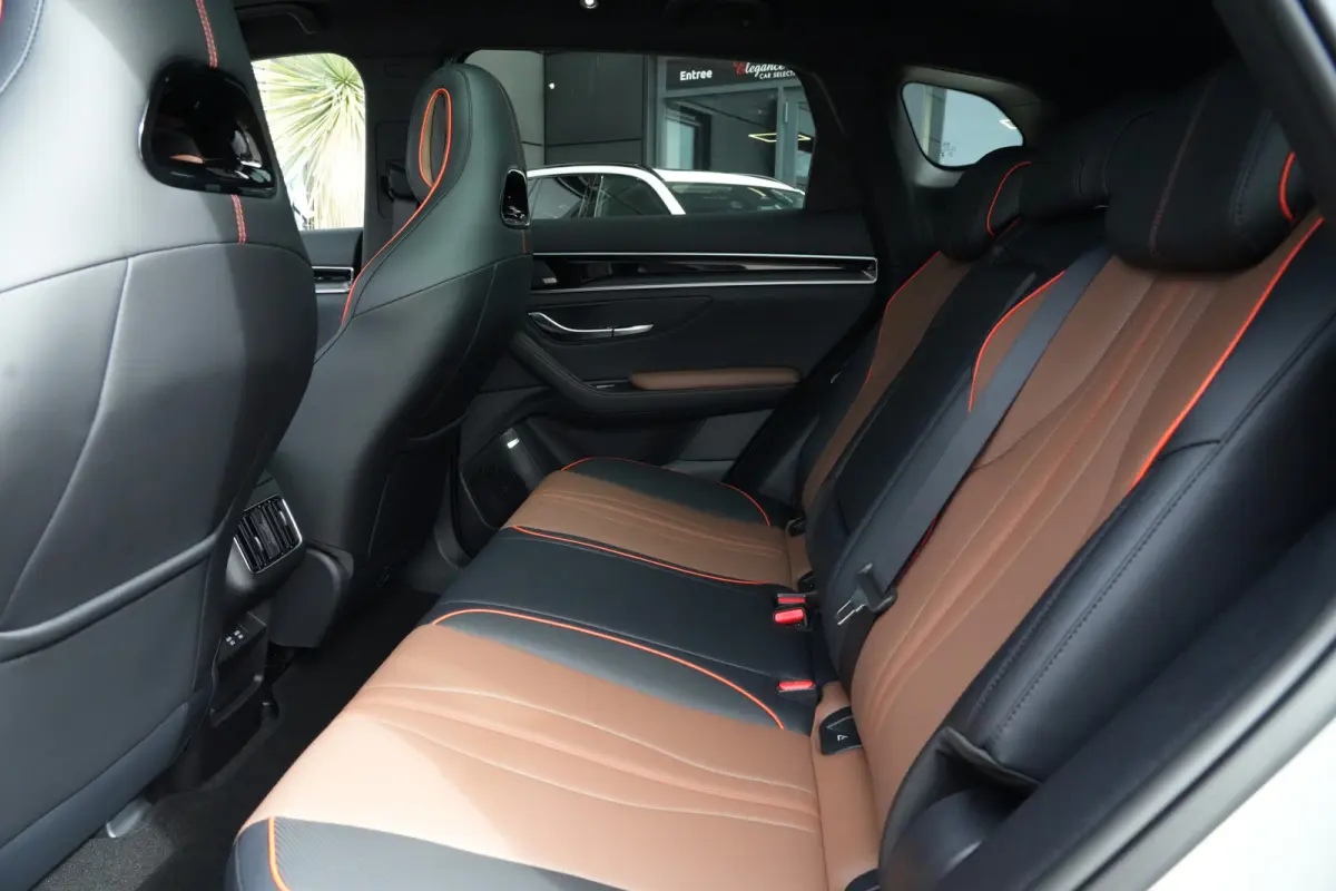 1.5 DM-i FWD Comfort | 218 PK | 120KM | Pano | HUD | 360° Camera | BYD SEAL U 1.5 DM-i PHEV FWD Comfort met 218 PK, 1.498 cc 4-cilinder plug-in hybride aandrijving, panoramadak, Head-Up Dis