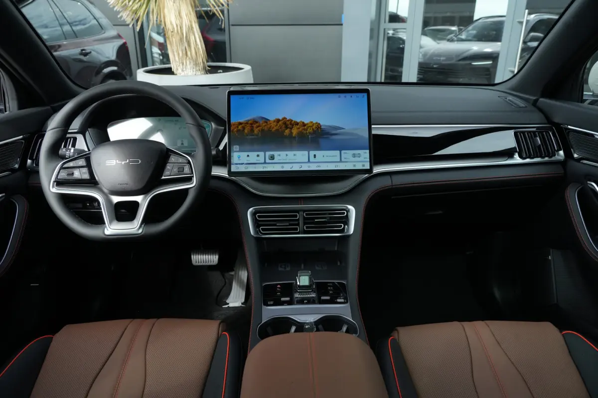 1.5 DM-i FWD Comfort | 218 PK | 120KM | Pano | HUD | 360° Camera | BYD SEAL U 1.5 DM-i PHEV FWD Comfort met 218 PK, 1.498 cc 4-cilinder plug-in hybride aandrijving, panoramadak, Head-Up Dis