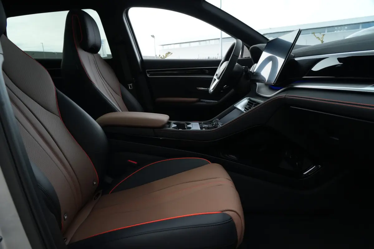 1.5 DM-i FWD Comfort | 218 PK | 120KM | Pano | HUD | 360° Camera | BYD SEAL U 1.5 DM-i PHEV FWD Comfort met 218 PK, 1.498 cc 4-cilinder plug-in hybride aandrijving, panoramadak, Head-Up Dis