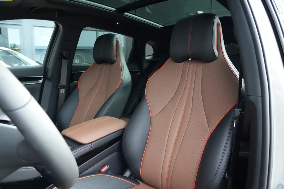 1.5 DM-i FWD Comfort | 218 PK | 120KM | Pano | HUD | 360° Camera | BYD SEAL U 1.5 DM-i PHEV FWD Comfort met 218 PK, 1.498 cc 4-cilinder plug-in hybride aandrijving, panoramadak, Head-Up Dis