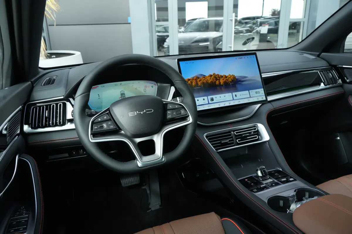 1.5 DM-i FWD Comfort | 218 PK | 120KM | Pano | HUD | 360° Camera | BYD SEAL U 1.5 DM-i PHEV FWD Comfort met 218 PK, 1.498 cc 4-cilinder plug-in hybride aandrijving, panoramadak, Head-Up Dis