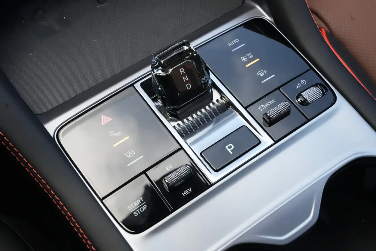 1.5 DM-i FWD Comfort | 218 PK | 120KM | Pano | HUD | 360° Camera | BYD SEAL U 1.5 DM-i PHEV FWD Comfort met 218 PK, 1.498 cc 4-cilinder plug-in hybride aandrijving, panoramadak, Head-Up Dis