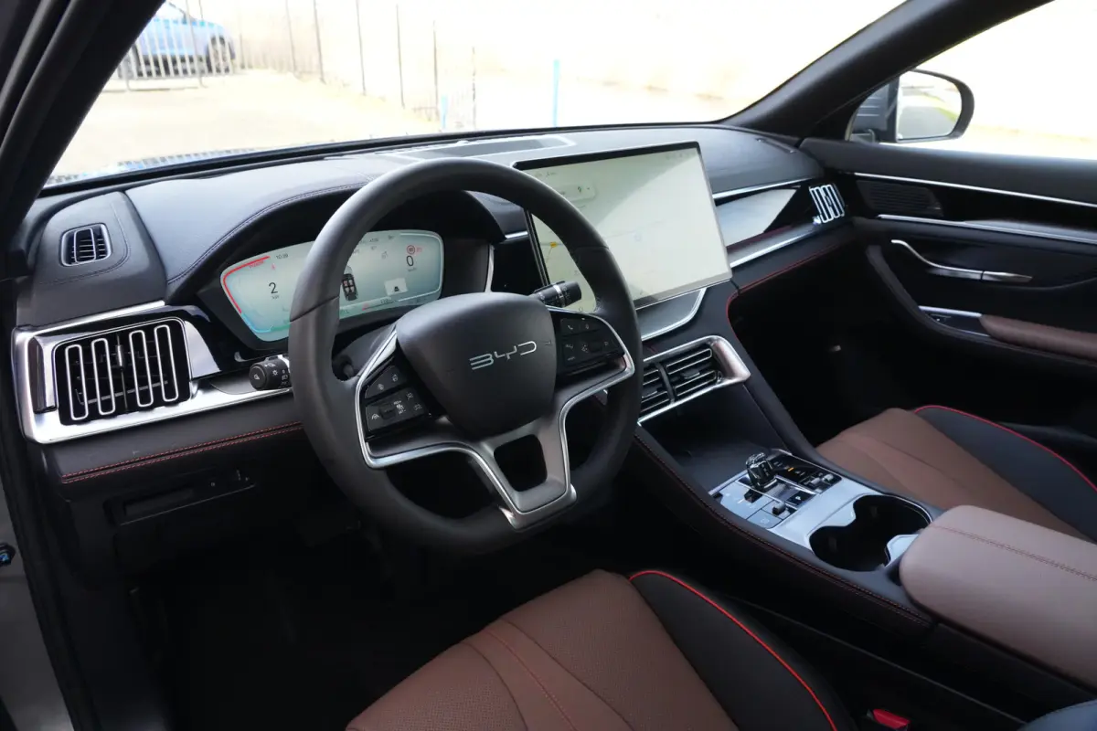 1.5 DM-i FWD Comfort | 218 PK | 120KM | Pano | HUD | 360° Camera | BYD SEAL U 1.5 DM-i PHEV FWD Comfort met 218 PK, 1.498 cc 4-cilinder plug-in hybride aandrijving, panoramadak, Head-Up Dis