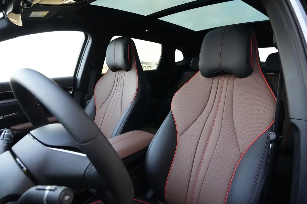 1.5 DM-i FWD Comfort | 218 PK | 120KM | Pano | HUD | 360° Camera | BYD SEAL U 1.5 DM-i PHEV FWD Comfort met 218 PK, 1.498 cc 4-cilinder plug-in hybride aandrijving, panoramadak, Head-Up Dis