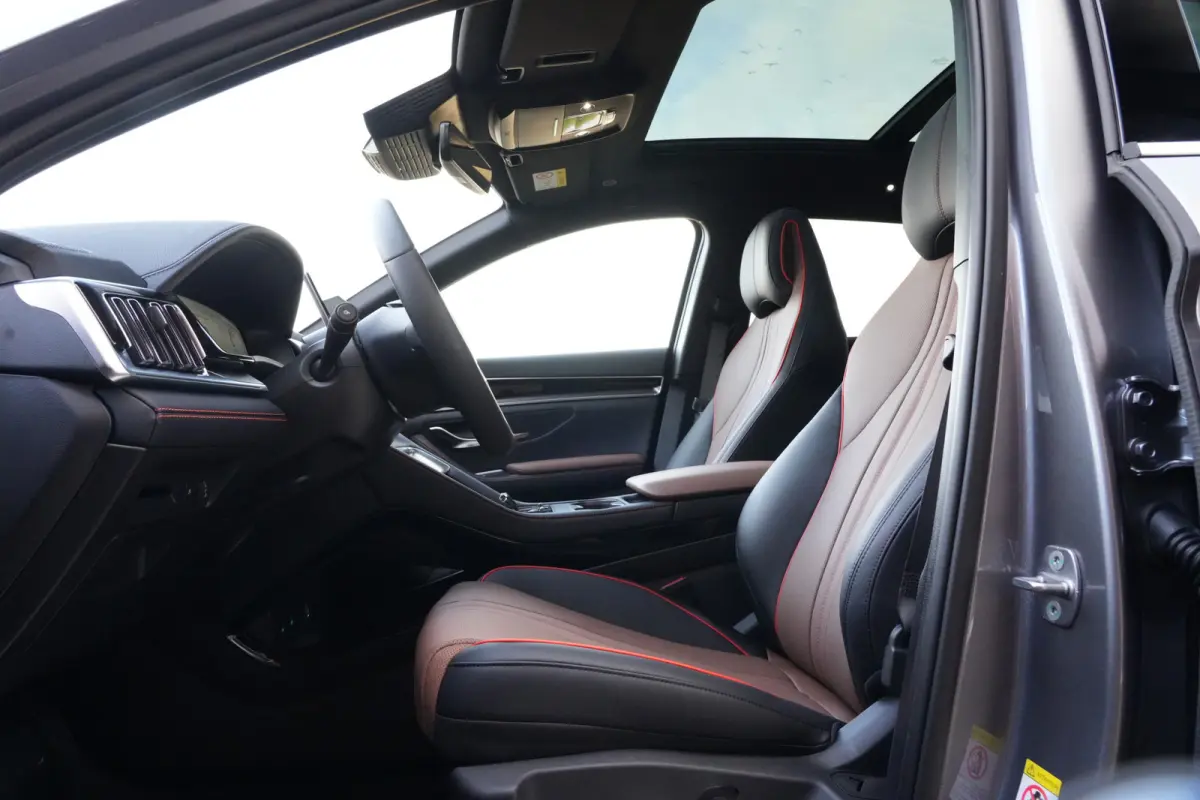 1.5 DM-i FWD Comfort | 218 PK | 120KM | Pano | HUD | 360° Camera | BYD SEAL U 1.5 DM-i PHEV FWD Comfort met 218 PK, 1.498 cc 4-cilinder plug-in hybride aandrijving, panoramadak, Head-Up Dis