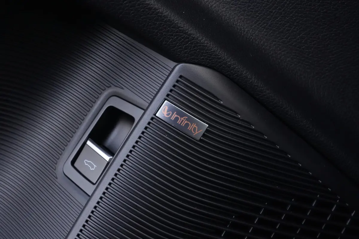 1.5 DM-i FWD Comfort | 218 PK | 120KM | Pano | HUD | 360° Camera | BYD SEAL U 1.5 DM-i PHEV FWD Comfort met 218 PK, 1.498 cc 4-cilinder plug-in hybride aandrijving, panoramadak, Head-Up Dis
