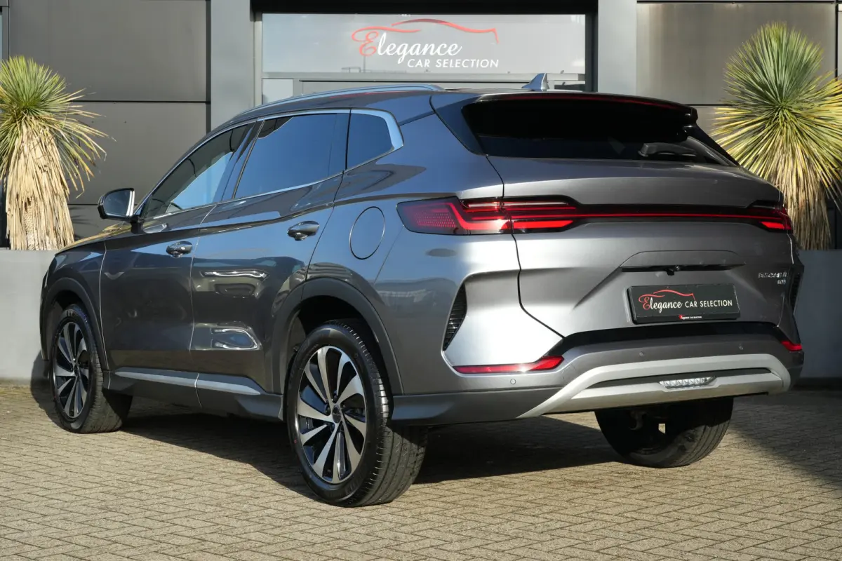 1.5 DM-i FWD Comfort | 218 PK | 120KM | Pano | HUD | 360° Camera | BYD SEAL U 1.5 DM-i PHEV FWD Comfort met 218 PK, 1.498 cc 4-cilinder plug-in hybride aandrijving, panoramadak, Head-Up Dis