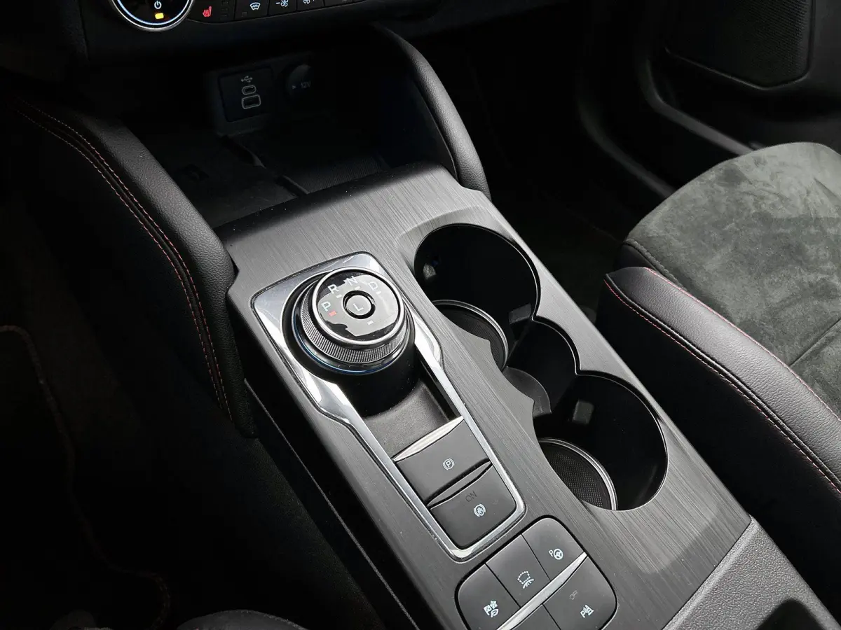 2.5 PHEV Graphite Tech Edition | PANORAMADAK | AUTOMATISCHE ACHTERKLEP | INKLAPBARE TREKHAAK | ACHTERUITRIJCAMERA | ELEKTRISCH VERSTELBARE STOELEN | STOELVERWARMING | APPLE CARPLAY / ANDROID