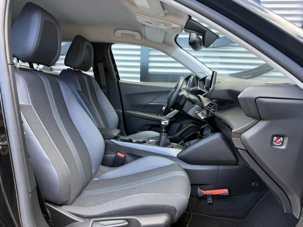 1.2 PureTech Allure 2e Eigenaar|Navi|Camera|Carplay|D-riem vv in 2025|Trekhaak|Cruise|PDC V+A|Elek ramen|Dealer onderhouden|N.A.P|APK tot 07-2028