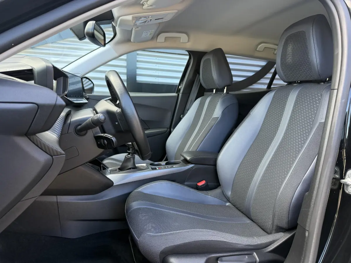 1.2 PureTech Allure 2e Eigenaar|Navi|Camera|Carplay|D-riem vv in 2025|Trekhaak|Cruise|PDC V+A|Elek ramen|Dealer onderhouden|N.A.P|APK tot 07-2028
