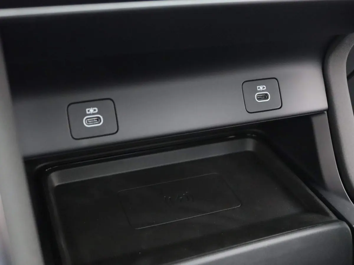 P300e Dynamic SE | Stoelverwarming |  3D Surround Camera View | Panoramisch Glazen dak