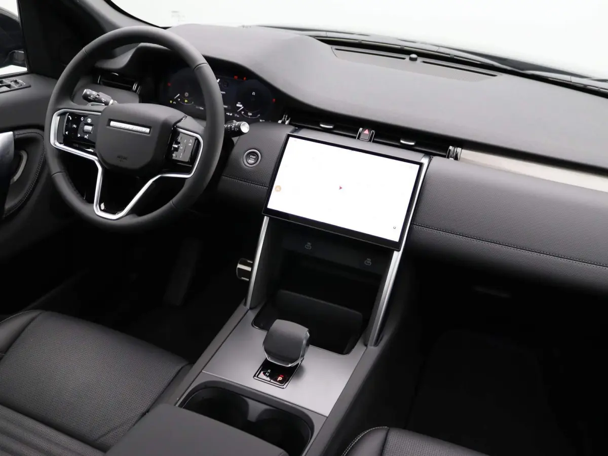 P300e Dynamic SE | Stoelverwarming |  3D Surround Camera View | Panoramisch Glazen dak