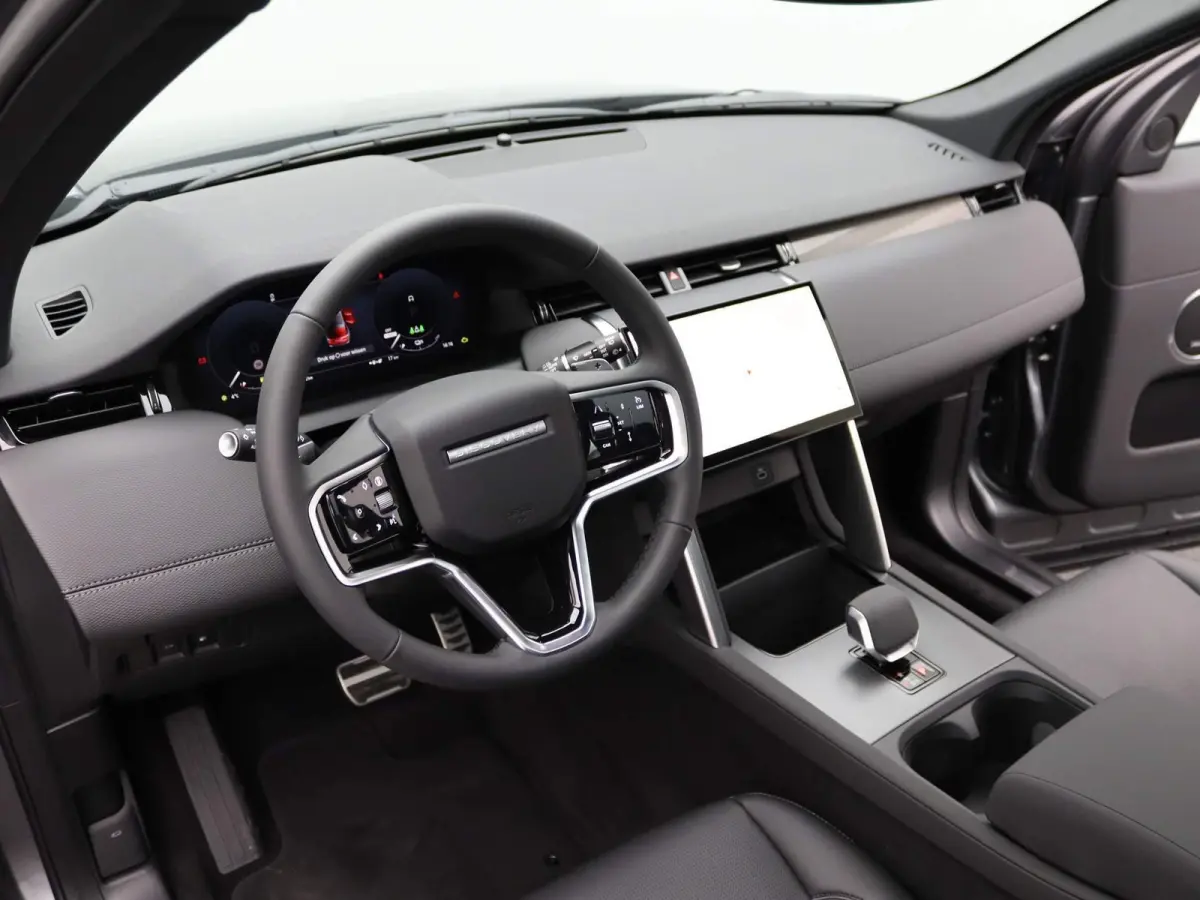 P300e Dynamic SE | Stoelverwarming |  3D Surround Camera View | Panoramisch Glazen dak
