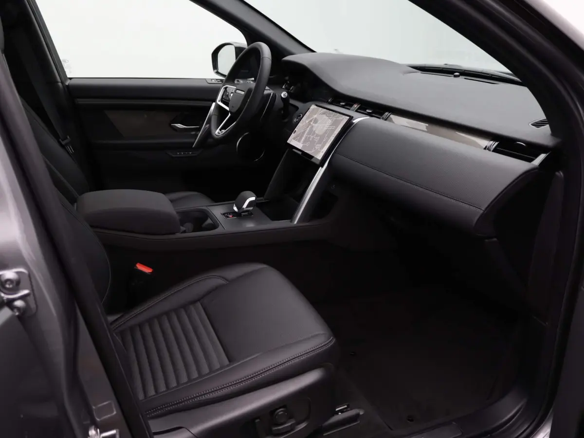P300e Dynamic SE | Stoelverwarming |  3D Surround Camera View | Panoramisch Glazen dak
