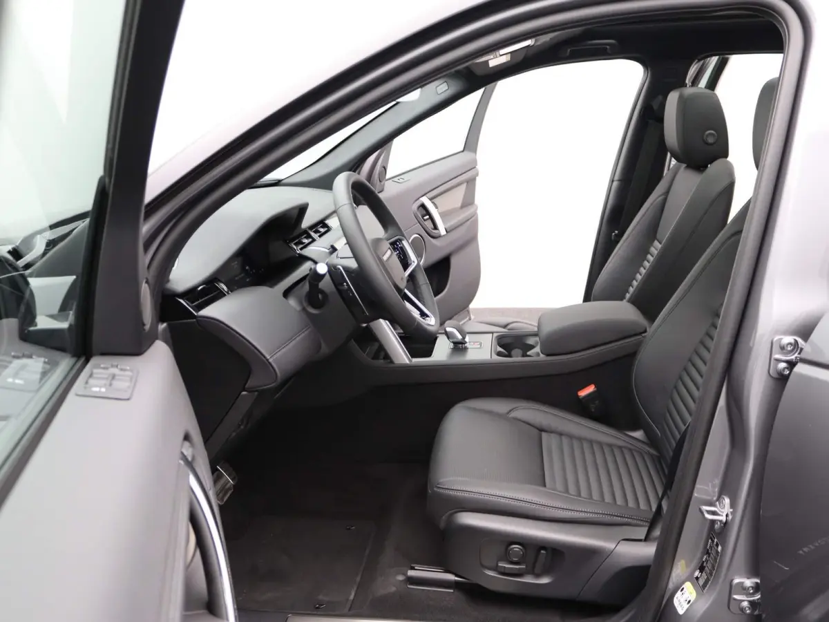 P300e Dynamic SE | Stoelverwarming |  3D Surround Camera View | Panoramisch Glazen dak