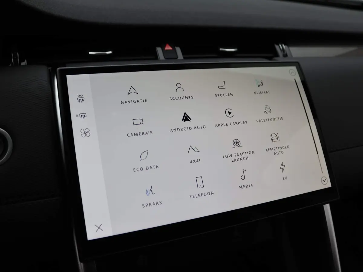 P300e Dynamic SE | Stoelverwarming |  3D Surround Camera View | Panoramisch Glazen dak