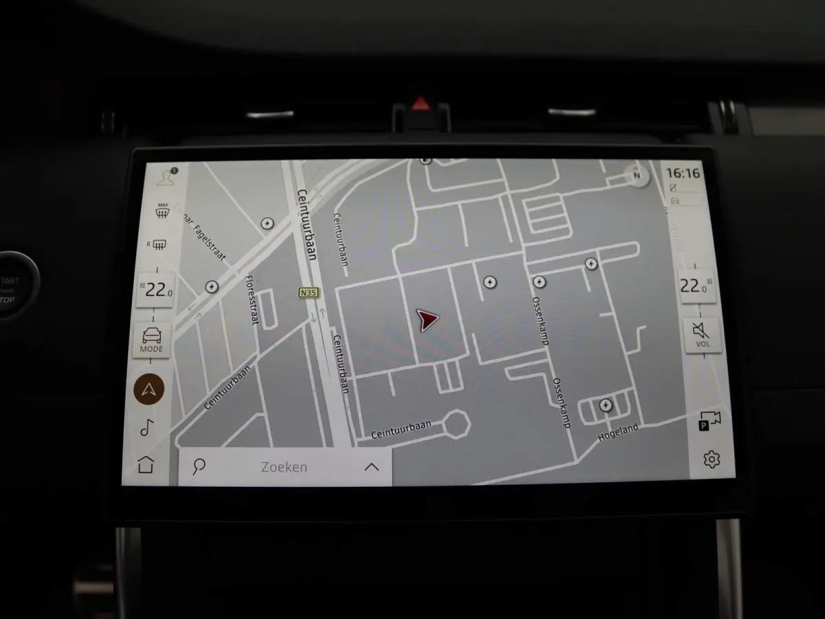 P300e Dynamic SE | Stoelverwarming |  3D Surround Camera View | Panoramisch Glazen dak