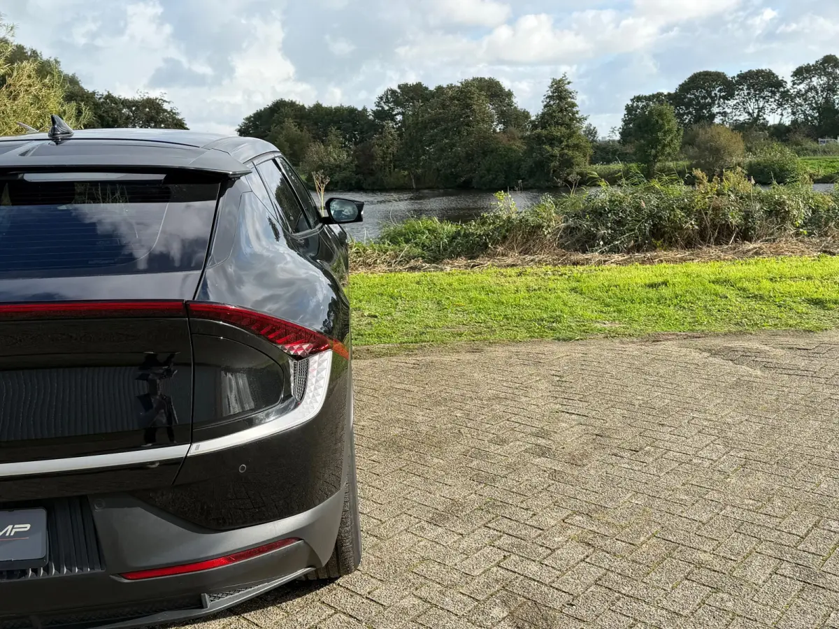 Edition 77.4 kWh - Aurora Black Pearl - Trekhaak - SoH 98%