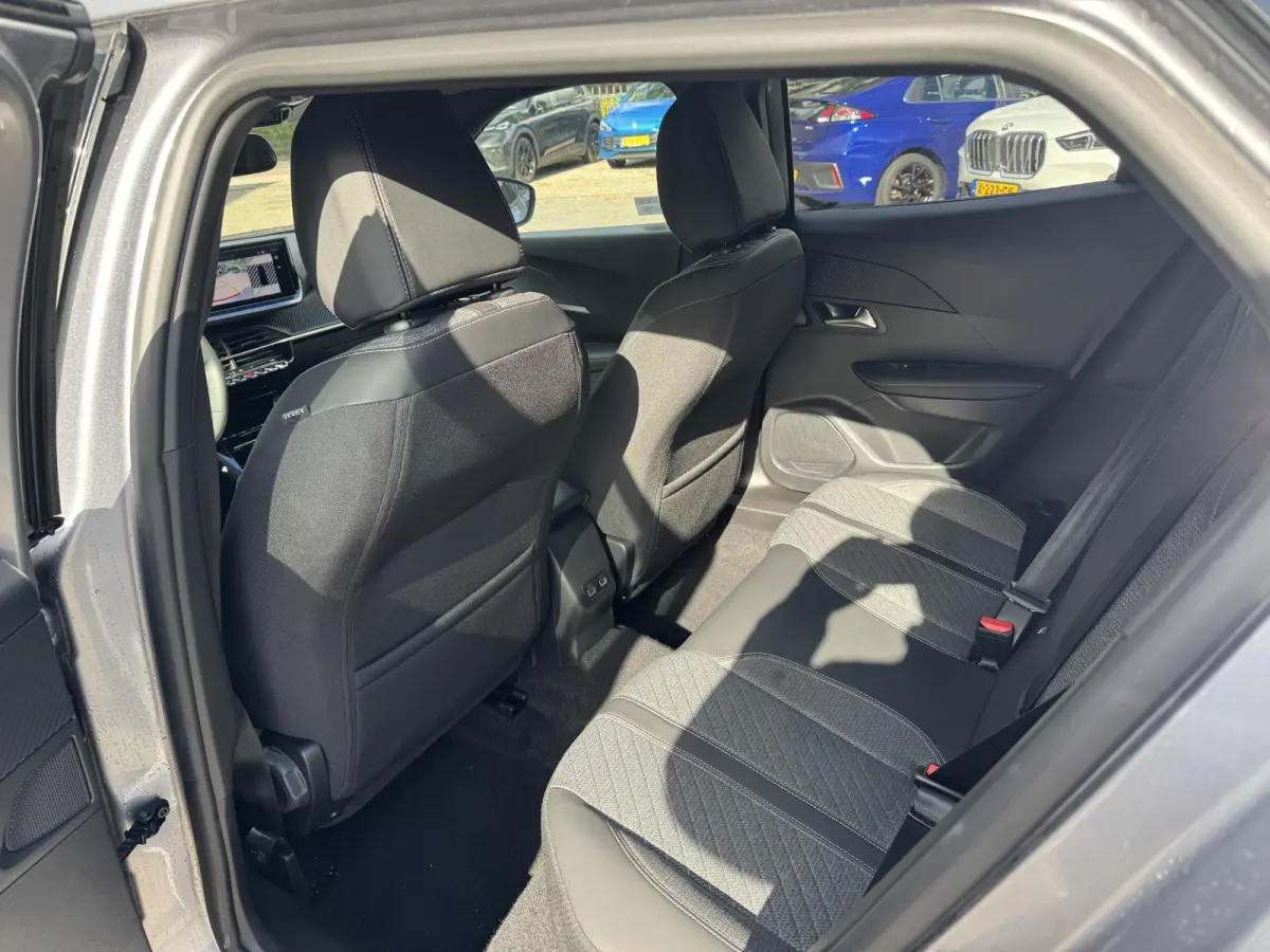 1.2 Hybrid 145 Allure AUTOMAAT | CRUISE CONTROL| 30.000KM! | CAMERA| NAVIGATIE |RIJKLAARPRIJS INCL. 12 MND BOVAG GARANTIE|