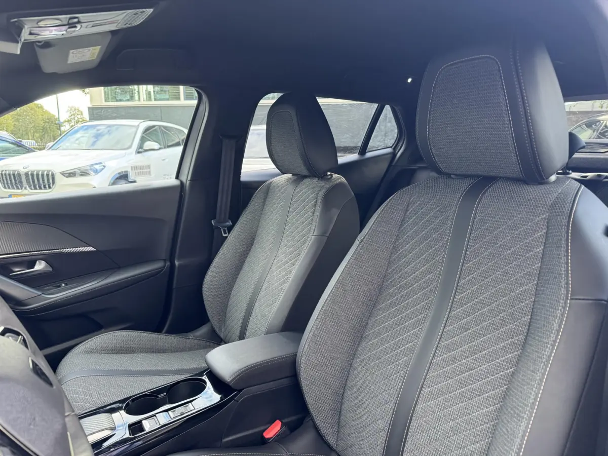 1.2 Hybrid 145 Allure AUTOMAAT | CRUISE CONTROL| 30.000KM! | CAMERA| NAVIGATIE |RIJKLAARPRIJS INCL. 12 MND BOVAG GARANTIE|