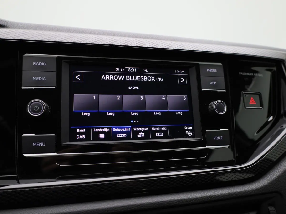 1.0 TSI Life | APPLE CARPLAY | ANDROID AUTO | KEYLESS | ACHTERUITRIJCAMERA | PARKEERSENSOREN | STOELVERWARMING | DIGITAL COCKPIT | ADAPTIVE CRUISE CONTROL | RIJSTROOKHULP | VERLICHTING AUTOM
