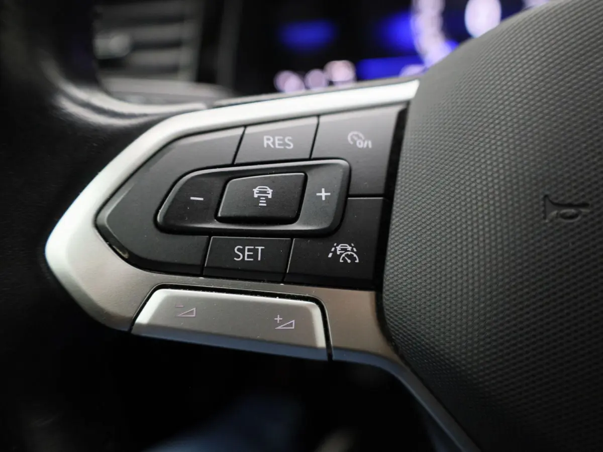 1.0 TSI Life | APPLE CARPLAY | ANDROID AUTO | KEYLESS | ACHTERUITRIJCAMERA | PARKEERSENSOREN | STOELVERWARMING | DIGITAL COCKPIT | ADAPTIVE CRUISE CONTROL | RIJSTROOKHULP | VERLICHTING AUTOM