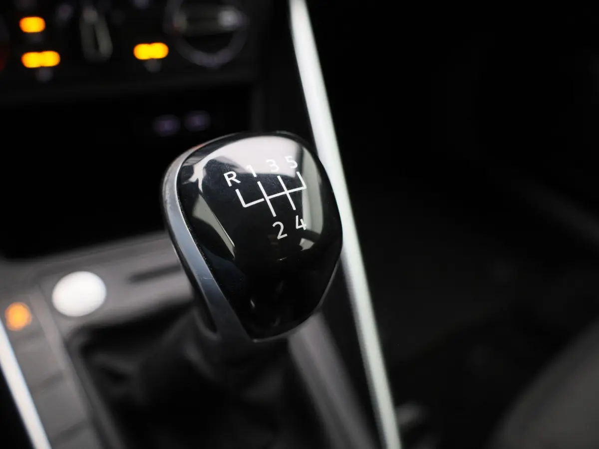 1.0 TSI Life | APPLE CARPLAY | ANDROID AUTO | KEYLESS | ACHTERUITRIJCAMERA | PARKEERSENSOREN | STOELVERWARMING | DIGITAL COCKPIT | ADAPTIVE CRUISE CONTROL | RIJSTROOKHULP | VERLICHTING AUTOM