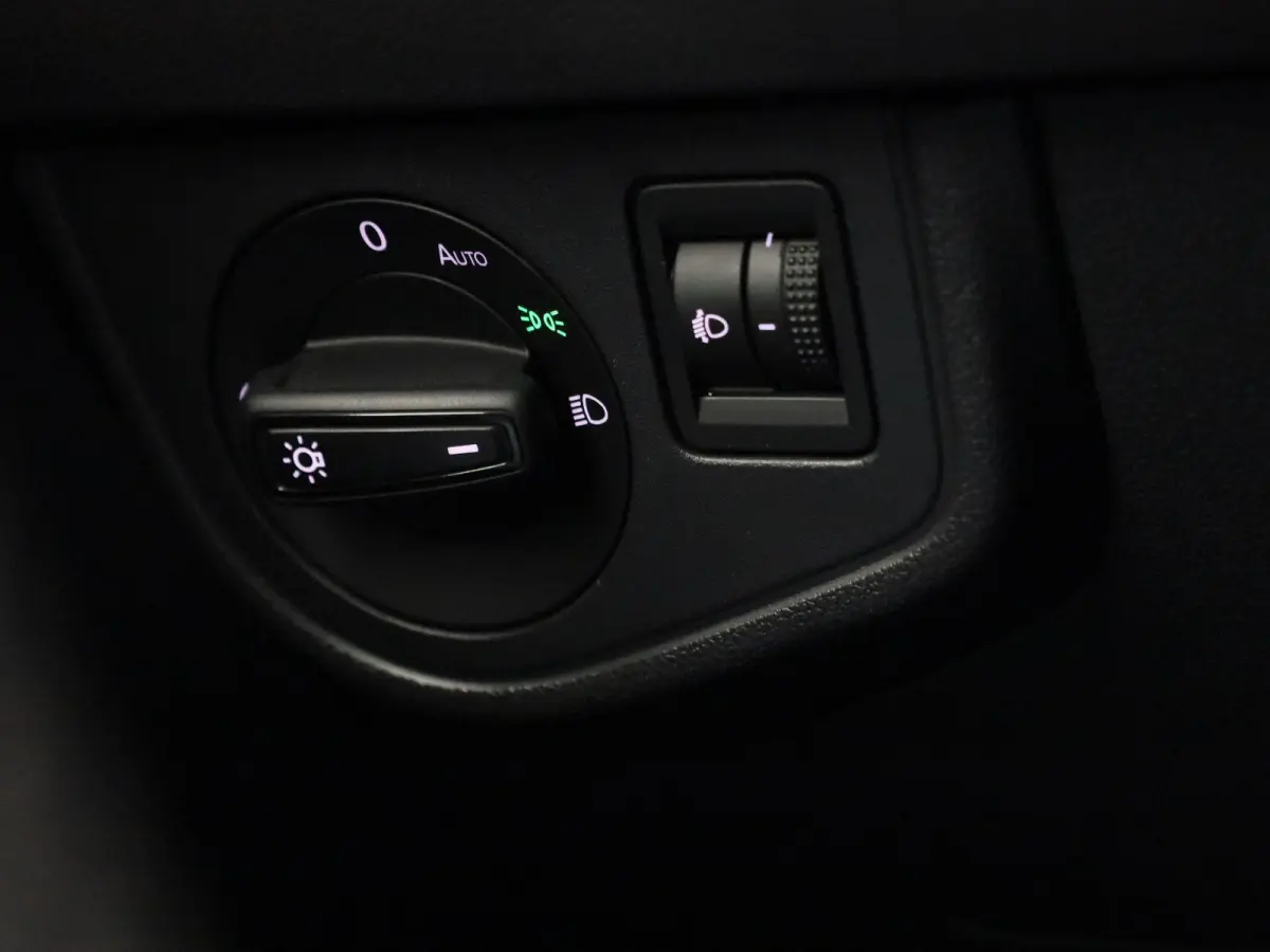 1.0 TSI Life | APPLE CARPLAY | ANDROID AUTO | KEYLESS | ACHTERUITRIJCAMERA | PARKEERSENSOREN | STOELVERWARMING | DIGITAL COCKPIT | ADAPTIVE CRUISE CONTROL | RIJSTROOKHULP | VERLICHTING AUTOM