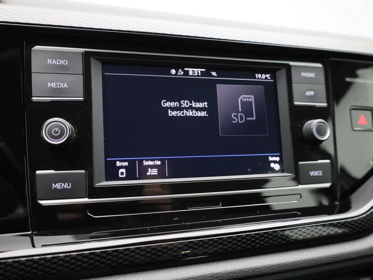 1.0 TSI Life | APPLE CARPLAY | ANDROID AUTO | KEYLESS | ACHTERUITRIJCAMERA | PARKEERSENSOREN | STOELVERWARMING | DIGITAL COCKPIT | ADAPTIVE CRUISE CONTROL | RIJSTROOKHULP | VERLICHTING AUTOM
