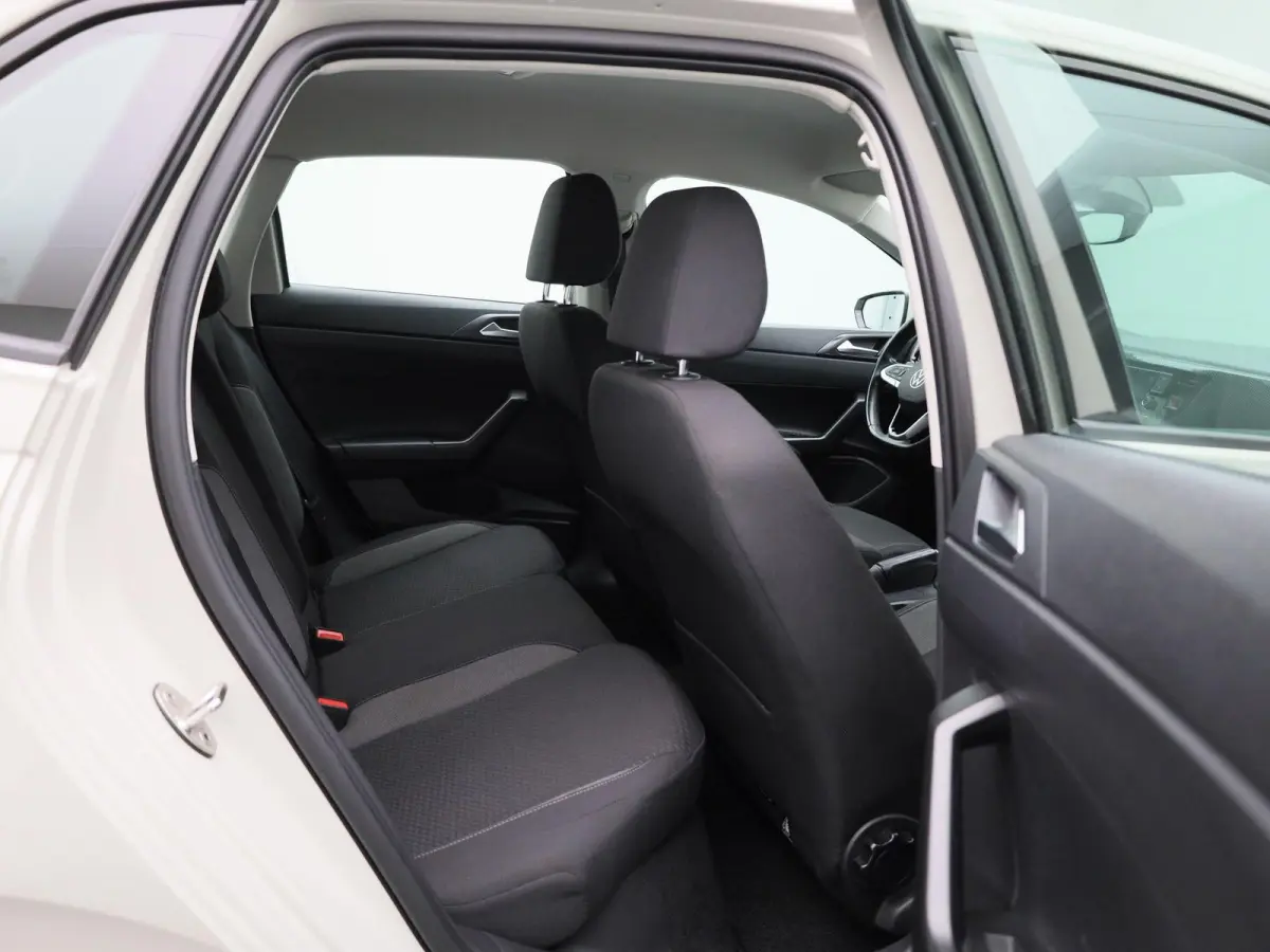 1.0 TSI Life | APPLE CARPLAY | ANDROID AUTO | KEYLESS | ACHTERUITRIJCAMERA | PARKEERSENSOREN | STOELVERWARMING | DIGITAL COCKPIT | ADAPTIVE CRUISE CONTROL | RIJSTROOKHULP | VERLICHTING AUTOM