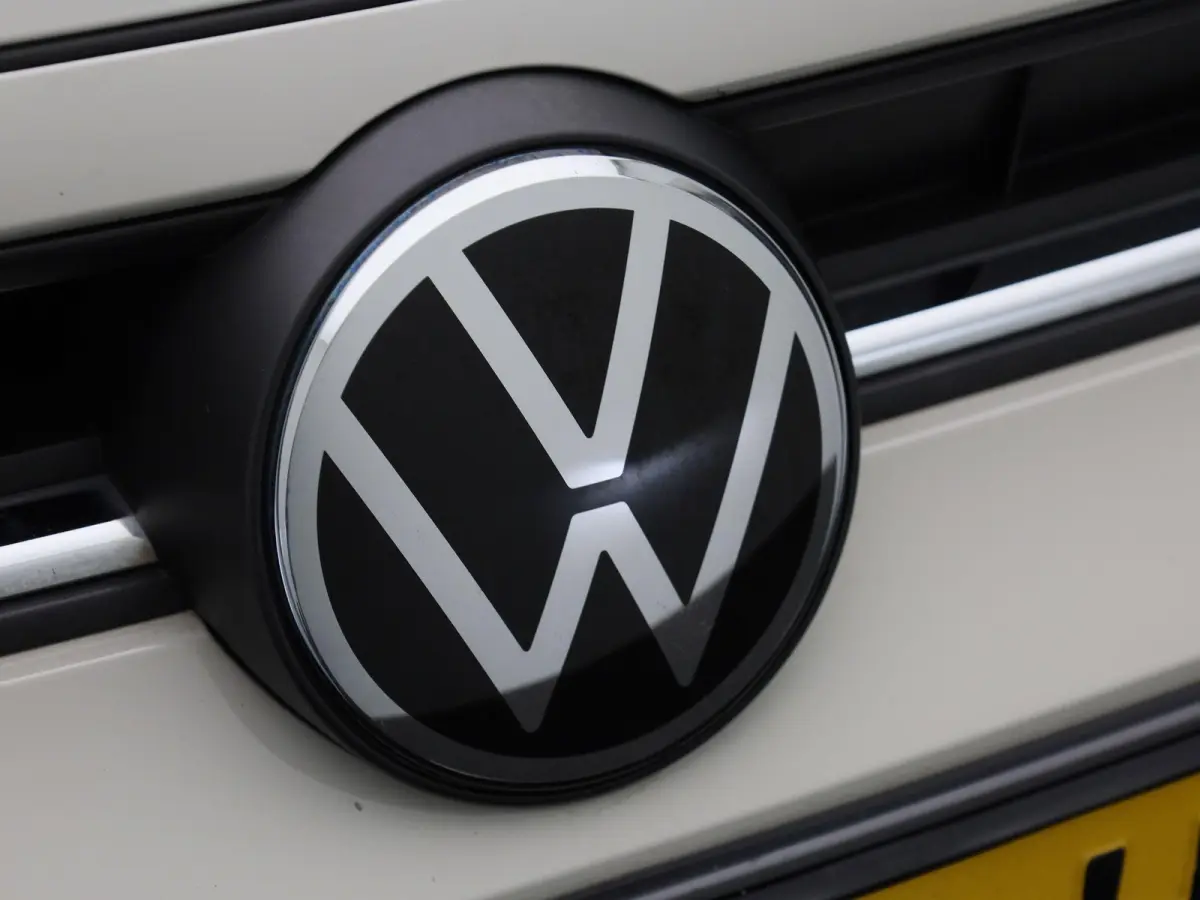 1.0 TSI Life | APPLE CARPLAY | ANDROID AUTO | KEYLESS | ACHTERUITRIJCAMERA | PARKEERSENSOREN | STOELVERWARMING | DIGITAL COCKPIT | ADAPTIVE CRUISE CONTROL | RIJSTROOKHULP | VERLICHTING AUTOM