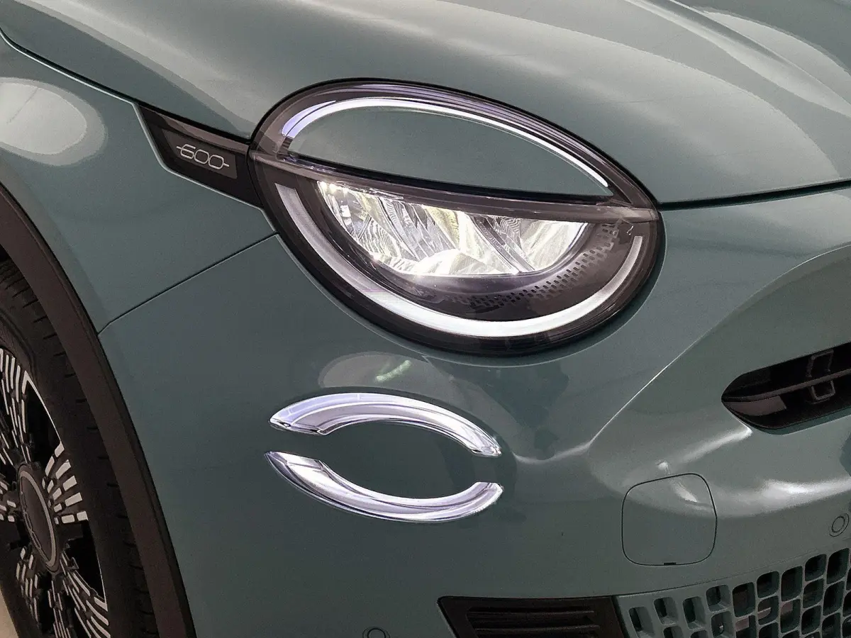 1.2 Hybrid Urban Camera | Navigatie | Climate control | 17" Lichtmetalen velgen