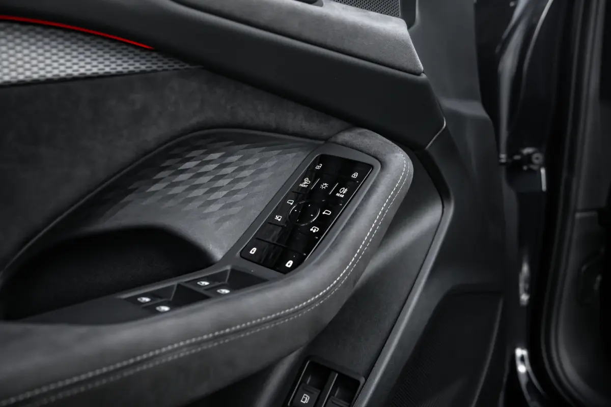 S edition, A5 (2025) | Adaptive cruise control | Aluminium optiek in het interieur | Audi smartphone interface