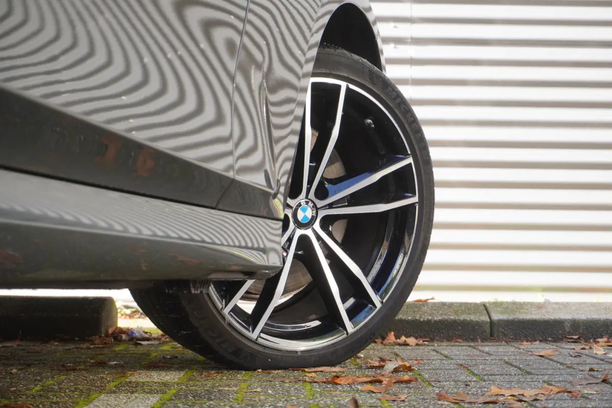 M340i xDrive | HIFI System Harman Kardon | 	Driving Assistant Professional | Extra getint glas | Glazen panoramadak | Variable Sport Steering