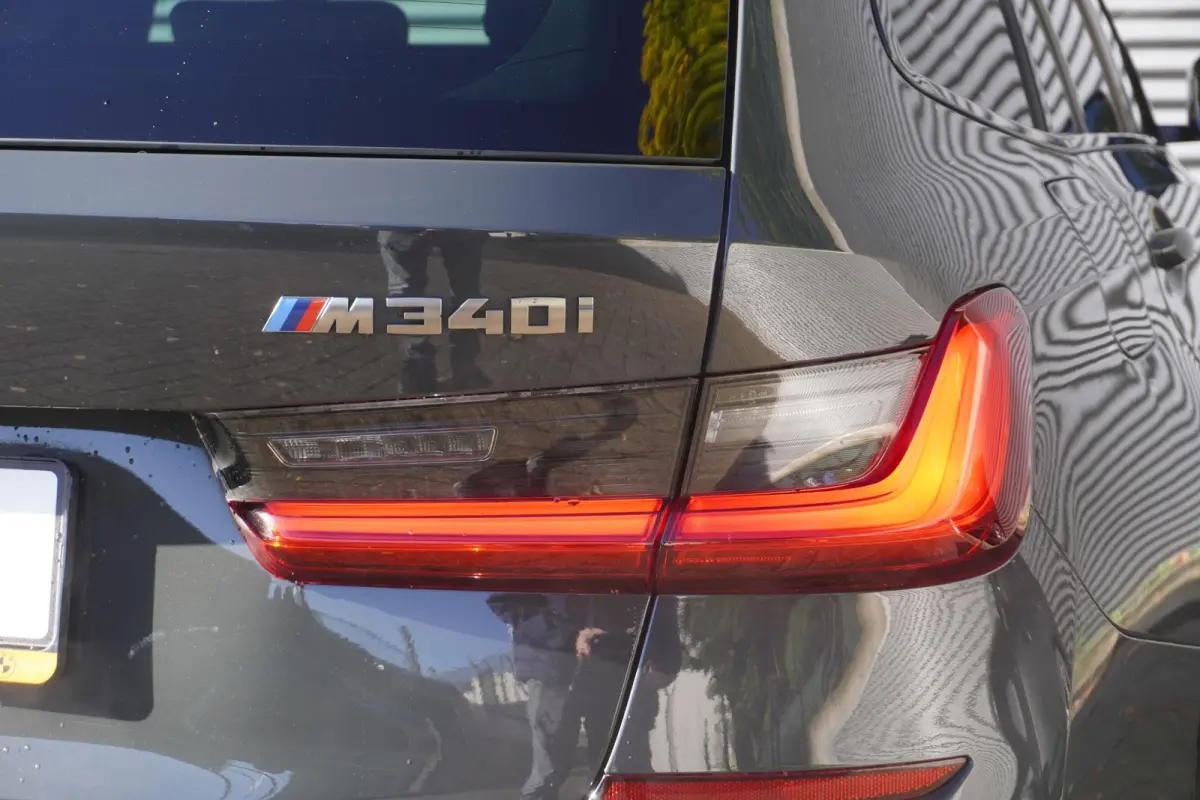 M340i xDrive | HIFI System Harman Kardon | 	Driving Assistant Professional | Extra getint glas | Glazen panoramadak | Variable Sport Steering
