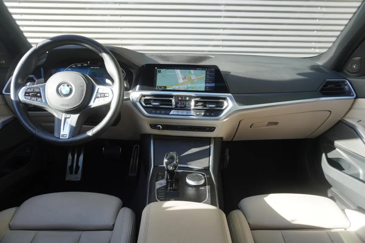 M340i xDrive | HIFI System Harman Kardon | 	Driving Assistant Professional | Extra getint glas | Glazen panoramadak | Variable Sport Steering