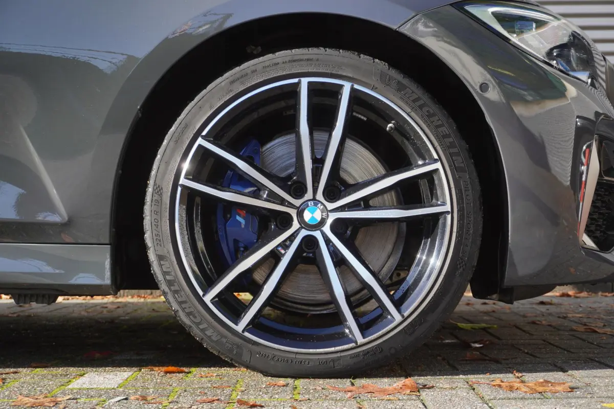 M340i xDrive | HIFI System Harman Kardon | 	Driving Assistant Professional | Extra getint glas | Glazen panoramadak | Variable Sport Steering