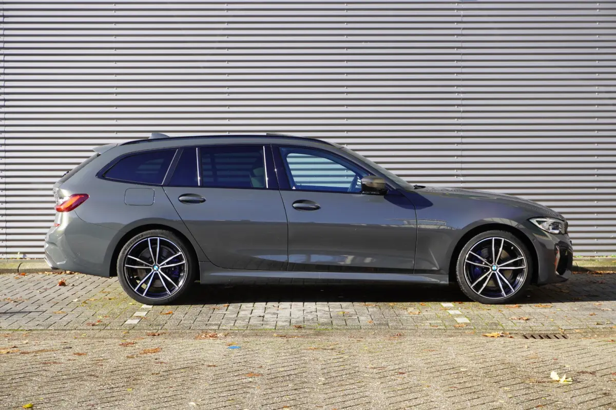 M340i xDrive | HIFI System Harman Kardon | 	Driving Assistant Professional | Extra getint glas | Glazen panoramadak | Variable Sport Steering
