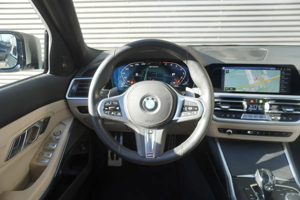 M340i xDrive | HIFI System Harman Kardon | 	Driving Assistant Professional | Extra getint glas | Glazen panoramadak | Variable Sport Steering