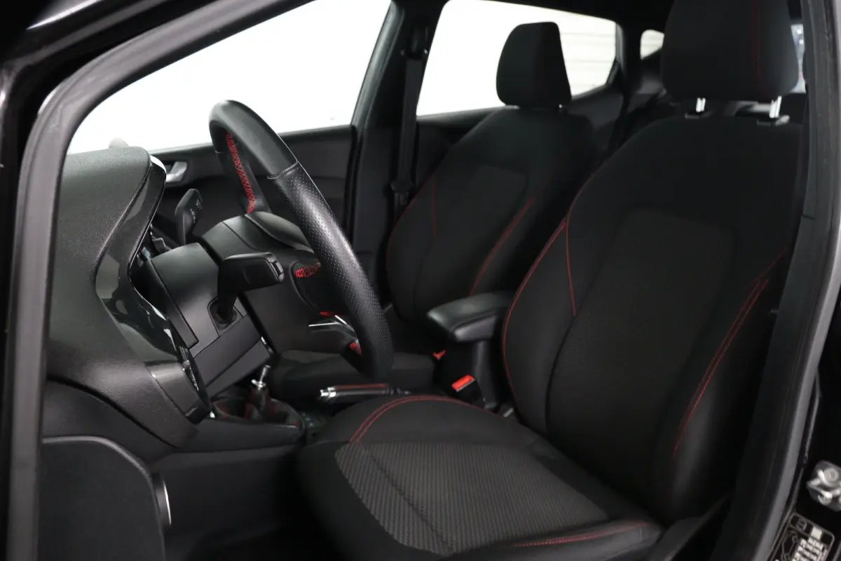 1.0 EcoBoost ST-Line | Dealer Onderhouden! | Navigatie | Clima | Parkeersensoren | Keyless Start | Lichtmetalen Velgen | Cruise Control