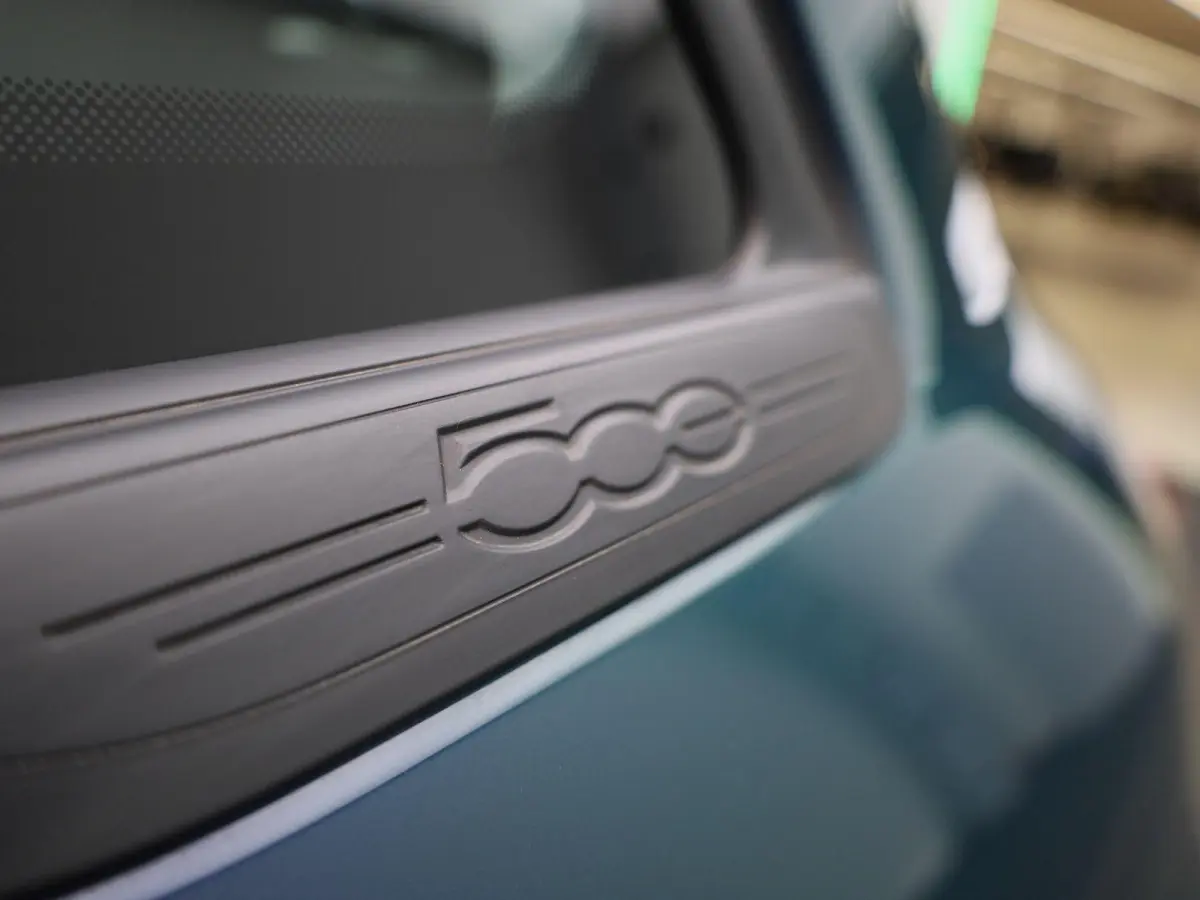 Icon 42 kWh Cabrio | LMV | cruise control | Camera | Navi | Bluetooth |