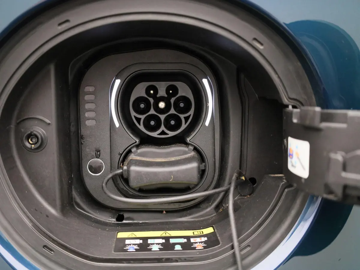 Icon 42 kWh Cabrio | LMV | cruise control | Camera | Navi | Bluetooth |