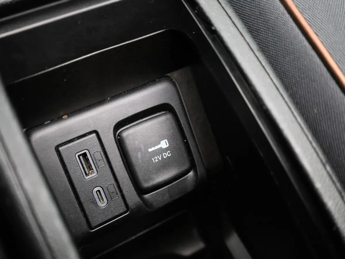Icon 42 kWh Cabrio | LMV | cruise control | Camera | Navi | Bluetooth |