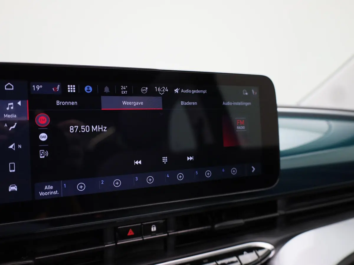 Icon 42 kWh Cabrio | LMV | cruise control | Camera | Navi | Bluetooth |